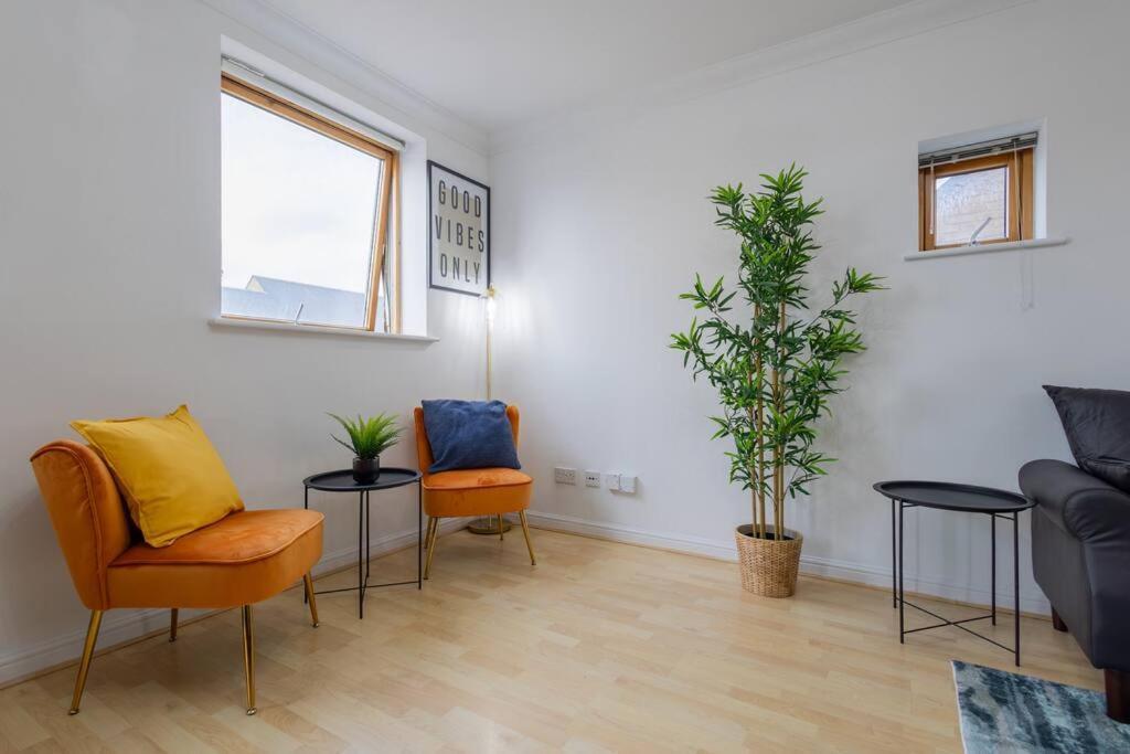 Morden Apartment, By The Sea With Free Parking Apartamento *