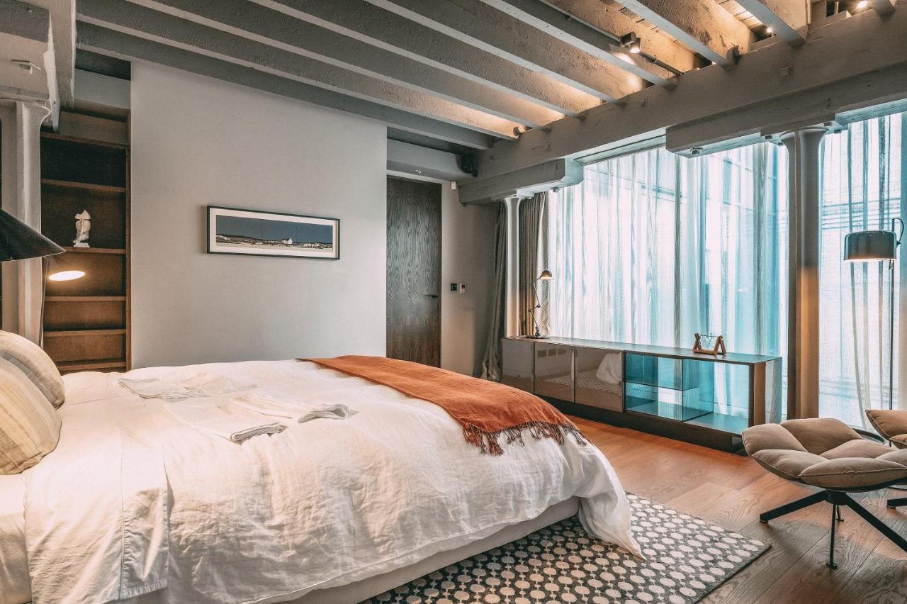 Immaculate 2-bed Loft In * London
