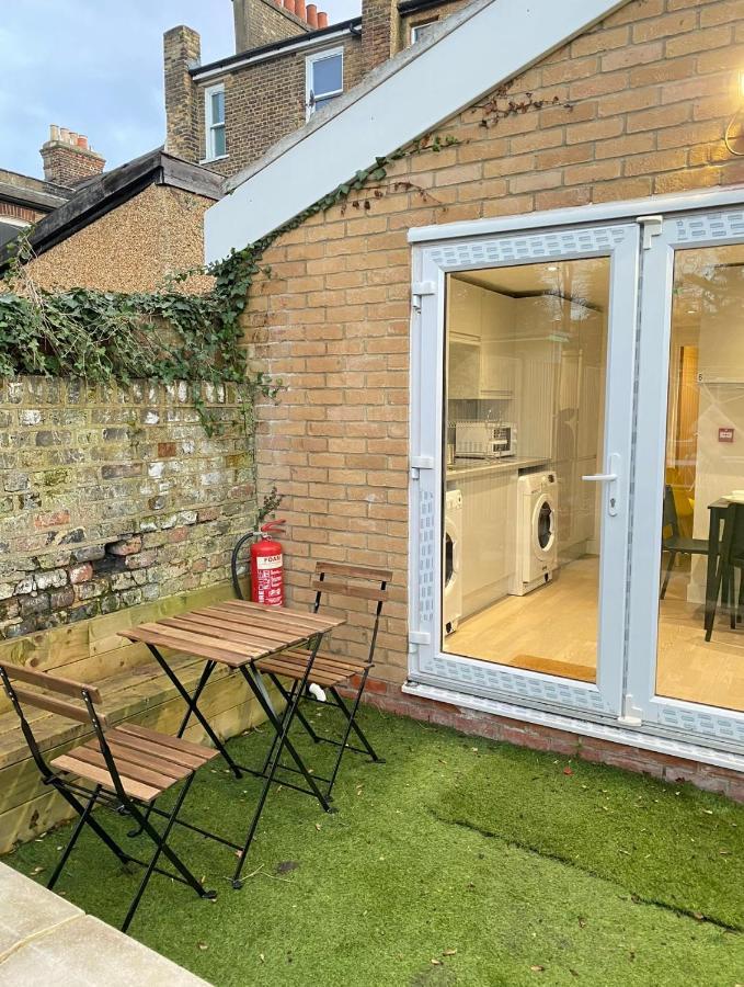 En-suite Near Stratford In A Guest house *