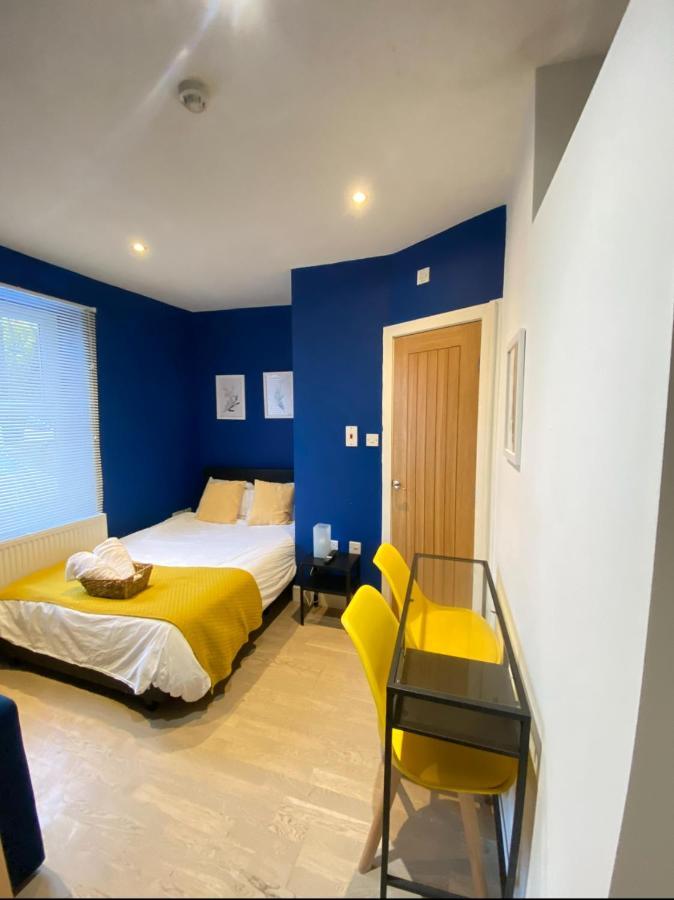 En-suite Near Stratford In A Guest house *