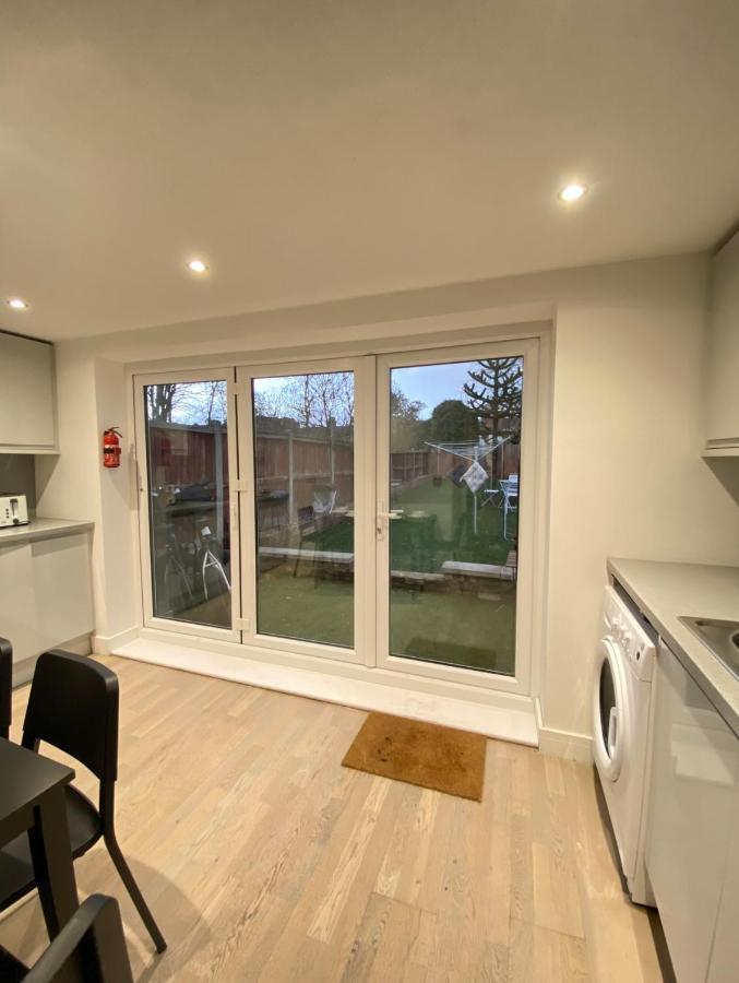 En-suite Near Stratford In A Guest house