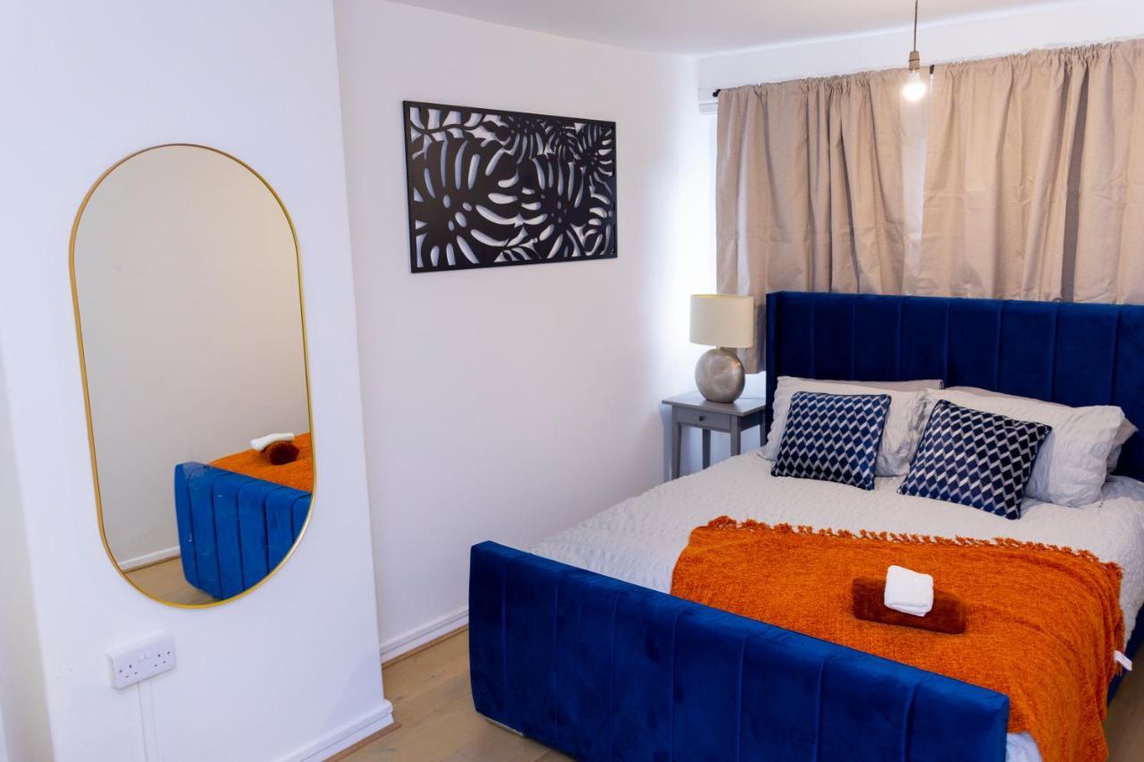 Elegant 3 Bed House In The Heart Of Apartment London