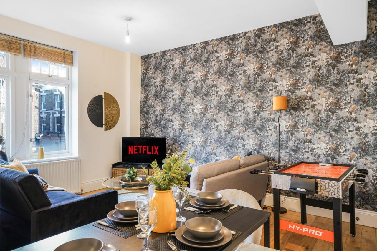 Central Hackney Abode - Balcony Apartment *