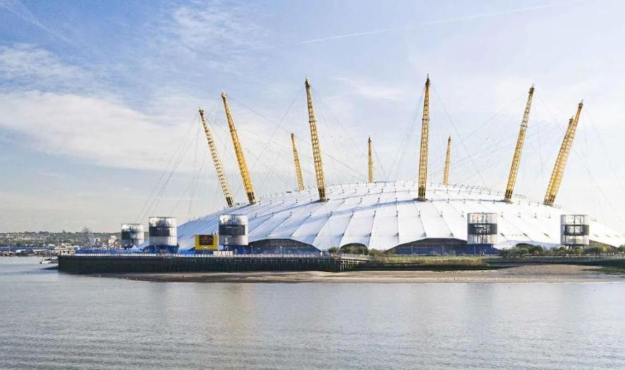 Excel Riverside 2 Bed Apartment London