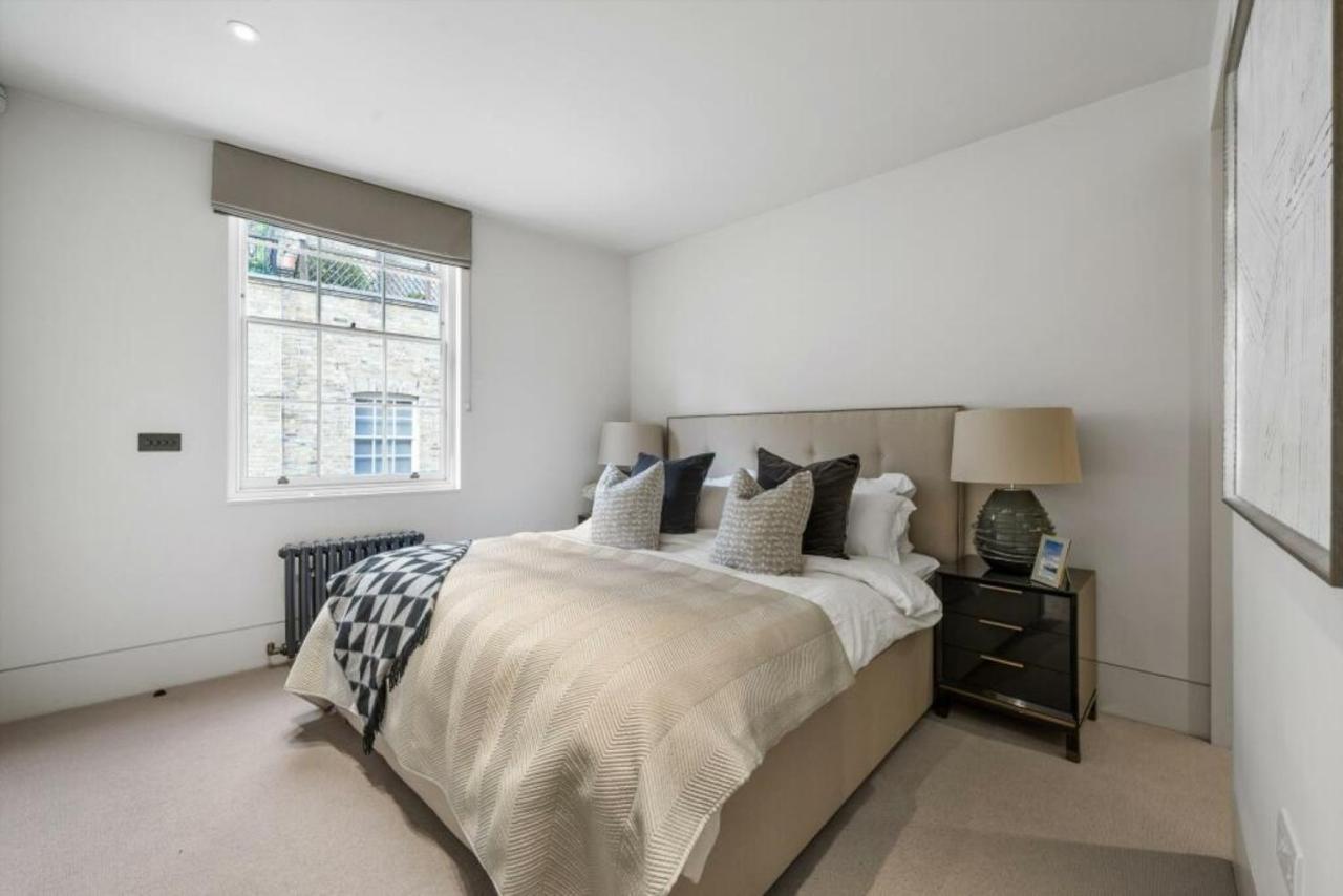 Luxury Large Park Lane Views 1250sqft * London