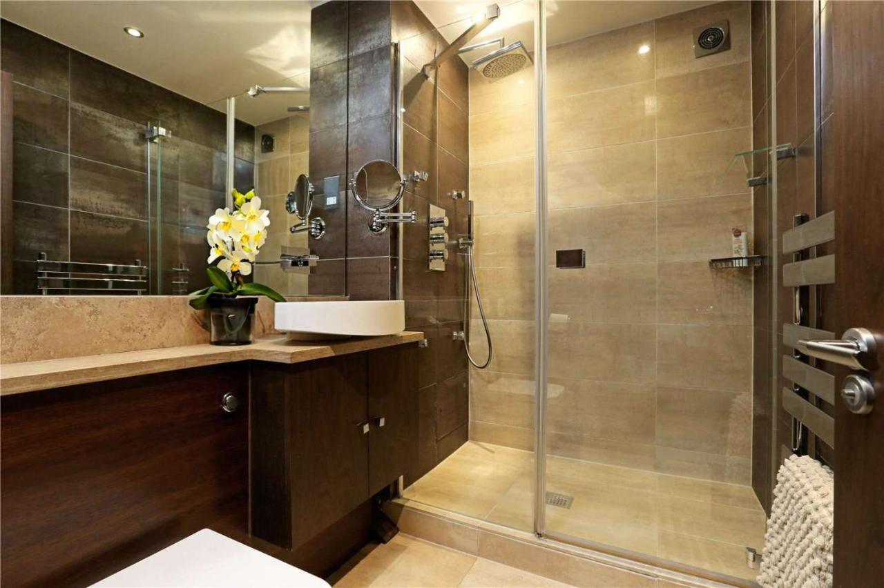 Luxury Large Park Lane Views 1250sqft * London
