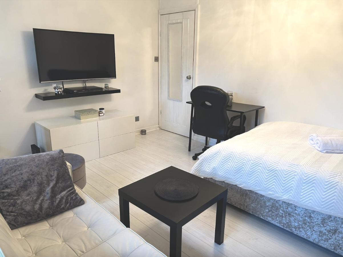 Spacious Modern Family Bedroom In Central Homestay *