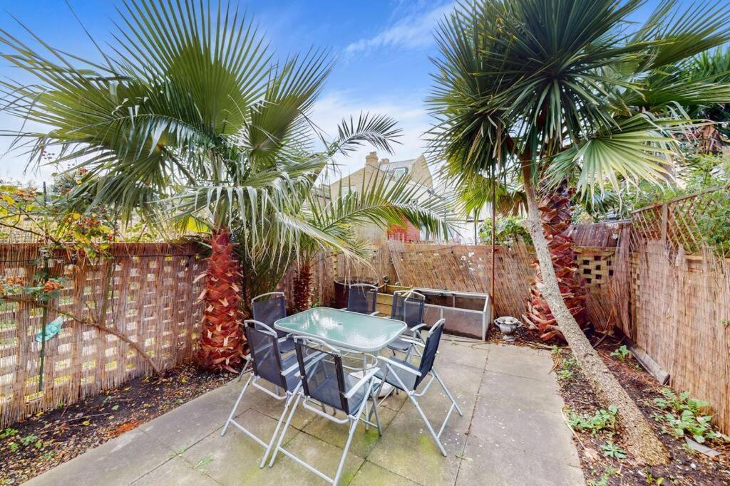Perfectly Located, Classy 2 Bed Flat In Stockwell Apartment *