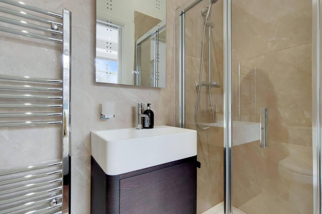 Dg1 - Family-friendly 2-bed With Garden In Acton Apartment