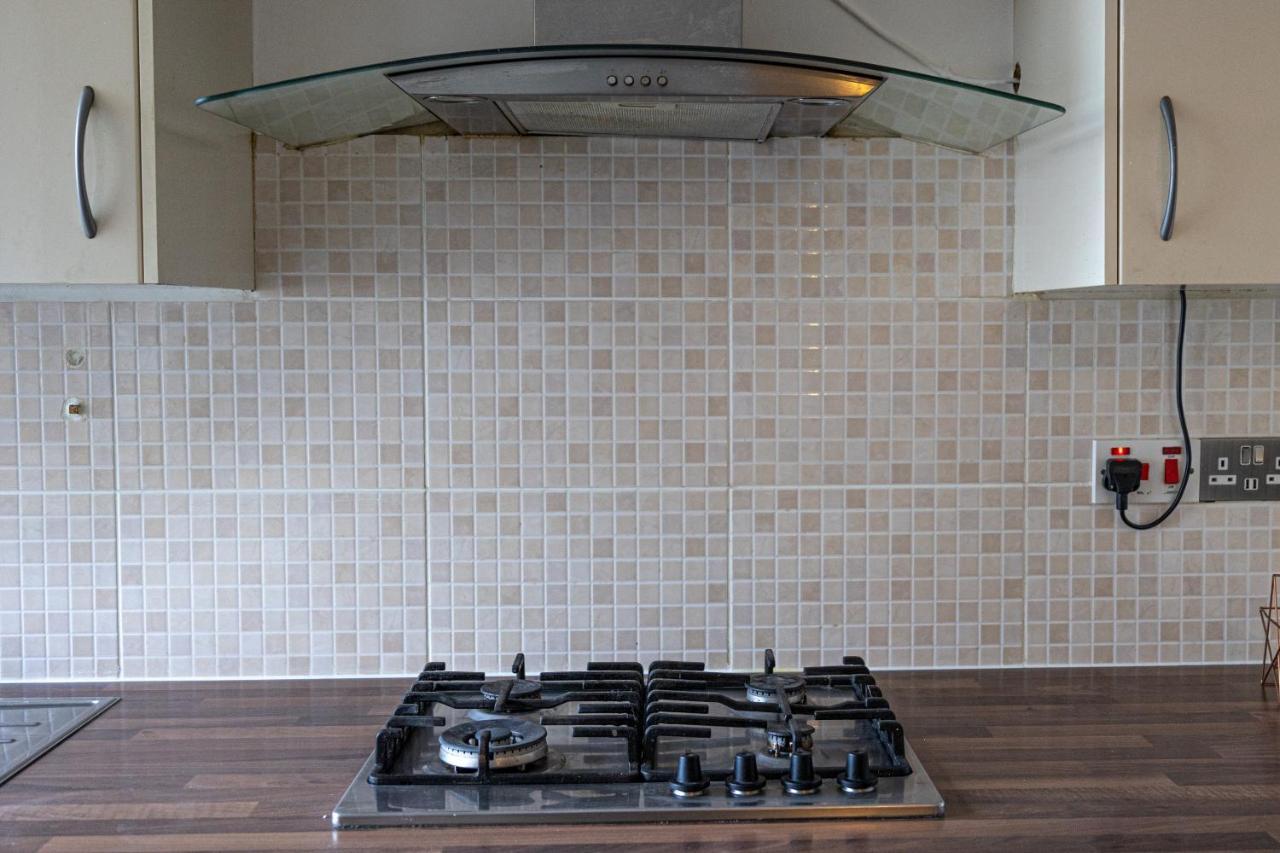 London - 4 Bed - Sleeps 8 - Garden - Pet Friendly Ferienhaus *