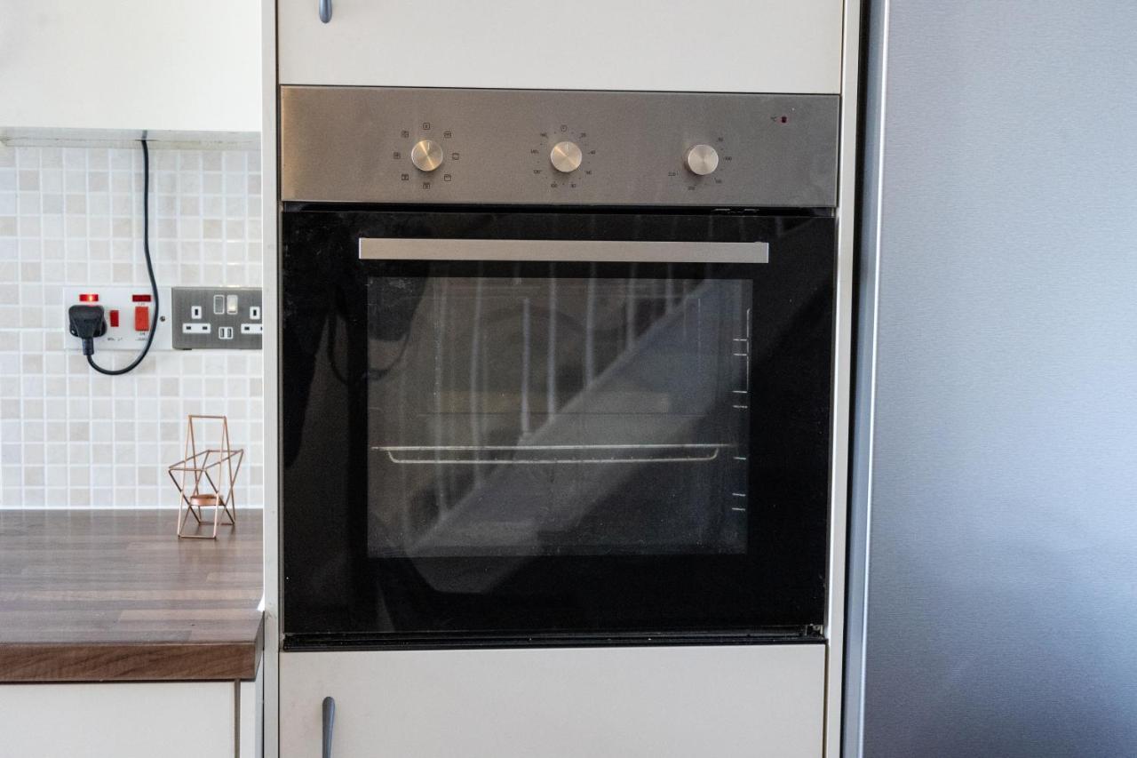 London - 4 Bed - Sleeps 8 - Garden - Pet Friendly Ferienhaus *