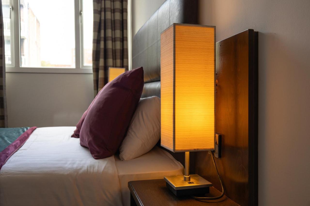 London - 4 Bed - Sleeps 8 - Garden - Pet Friendly Ferienhaus London