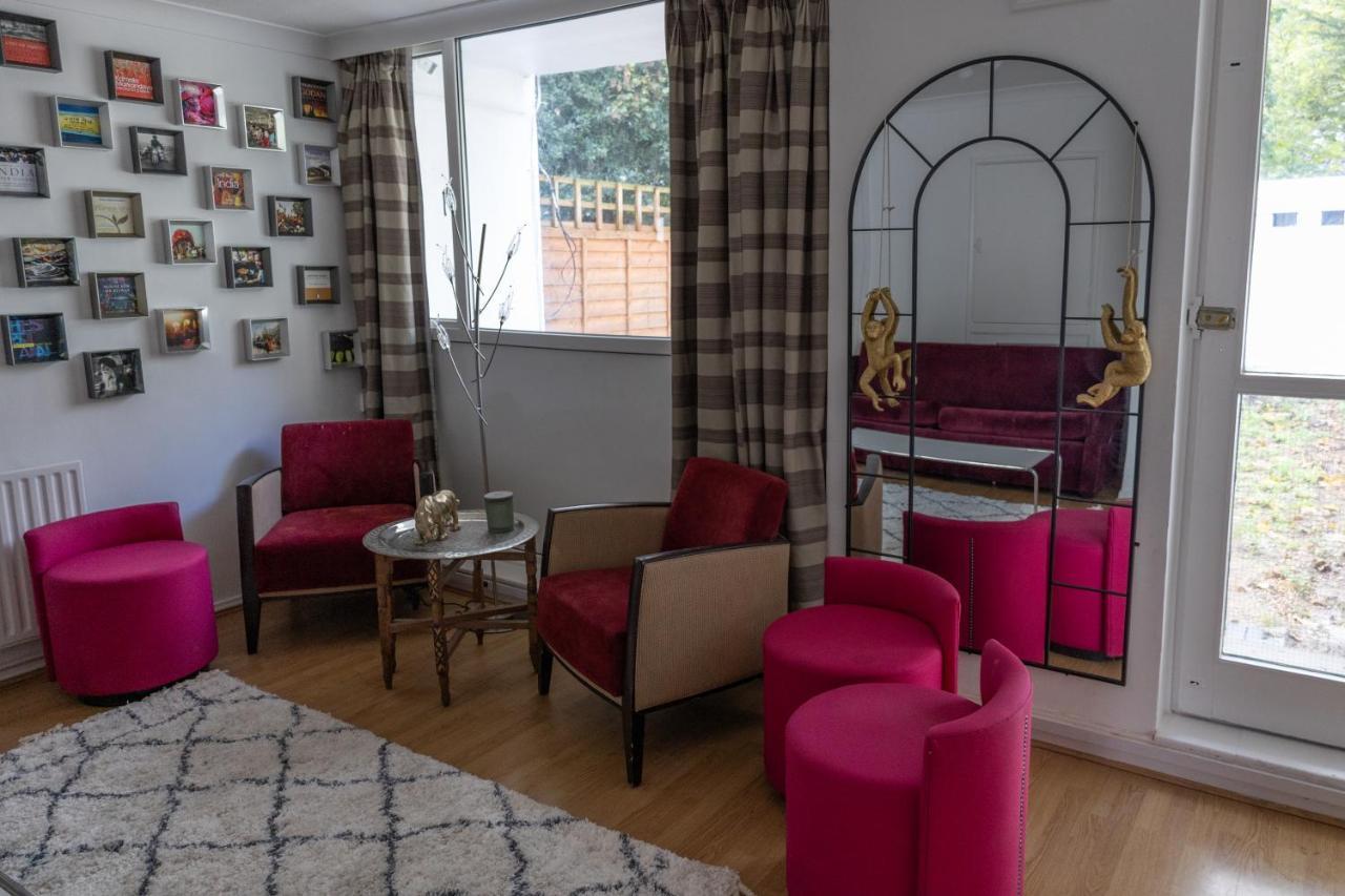 London - 4 Bed - Sleeps 8 - Garden - Pet Friendly Ferienhaus *