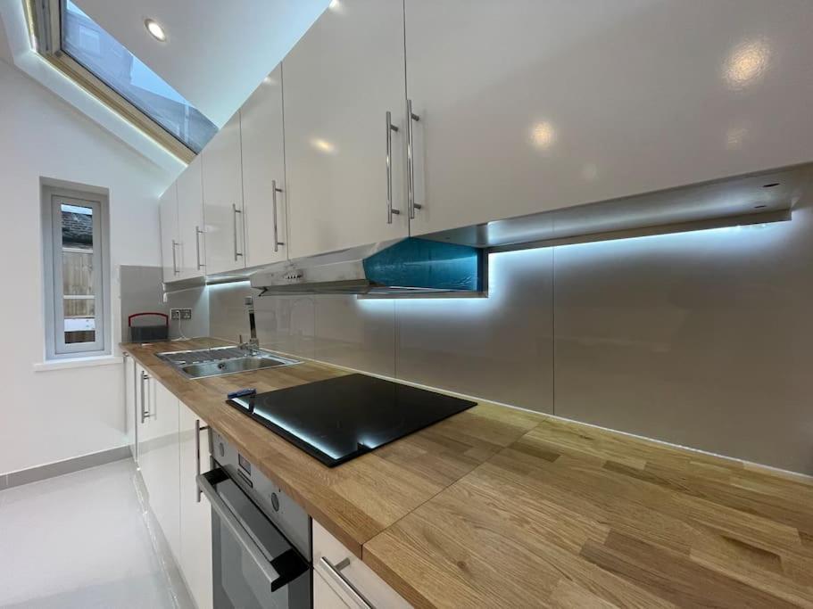 A Beautiful Terraced House In Central * London