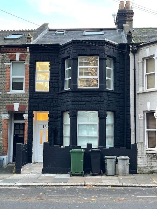 A Beautiful Terraced House In Central *