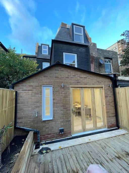 A Beautiful Terraced House In Central Holiday home London