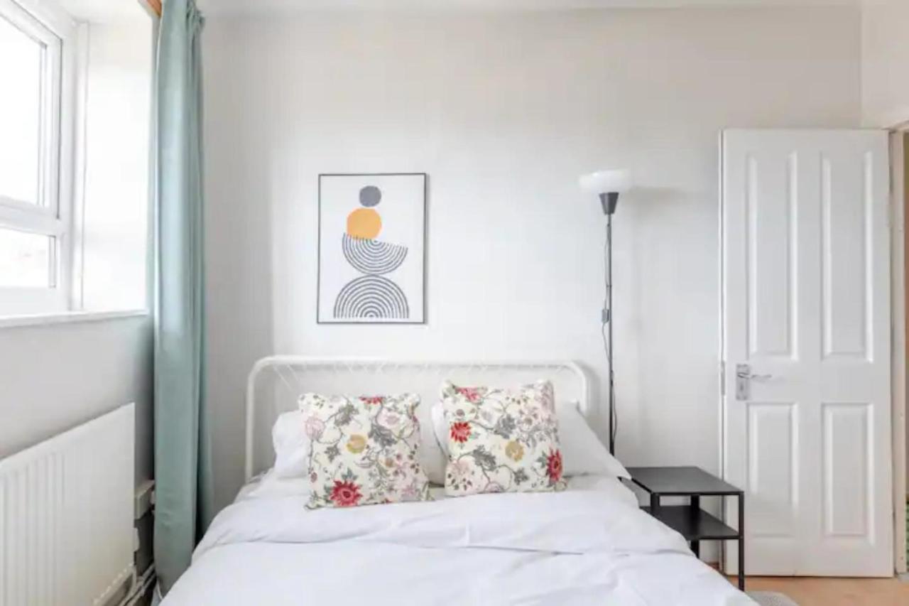 Cosy 4bd Flat Wprivate Balcony - Nine Elms! * London