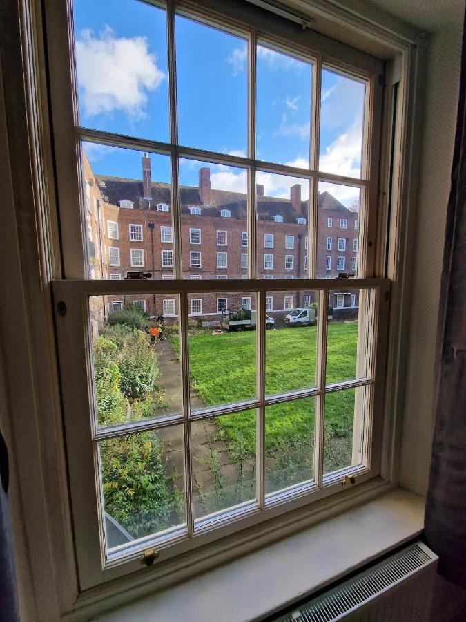 Waterloo - Zone 1 - Spacious One Bedroom Flat London