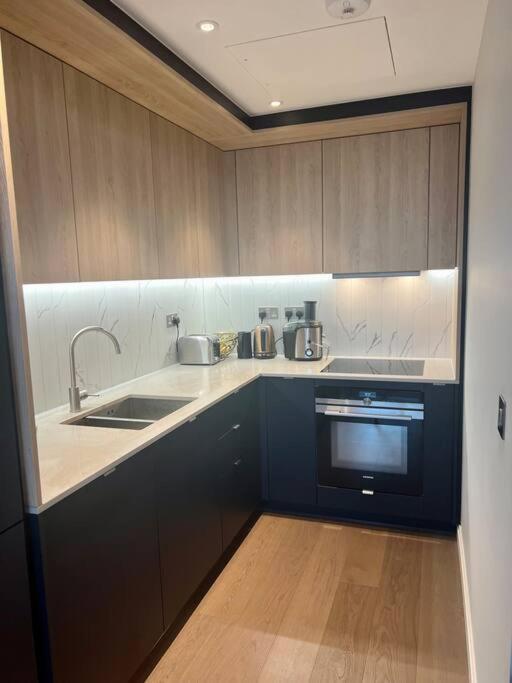 New 1br Wstunning View, 5 Min Vauxhall St Londres