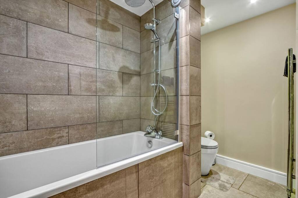 Tranquil 2 Bedroom In Southwark- Zone 1 Apartment *