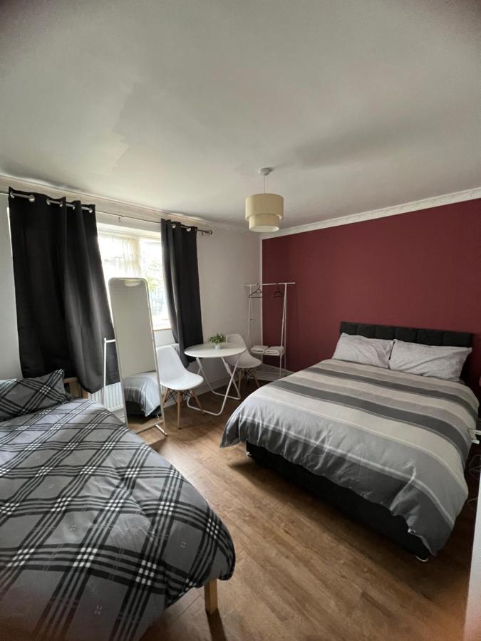 Homestay Large With Two Bed In London