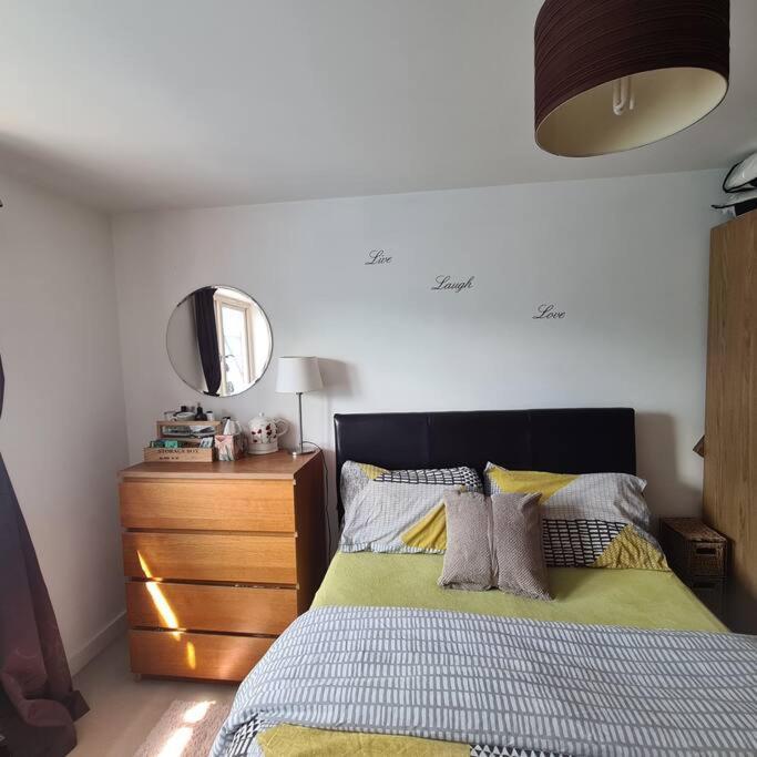 Superhost 1 Bedroom Flat 15 Mins To Center,zone 2