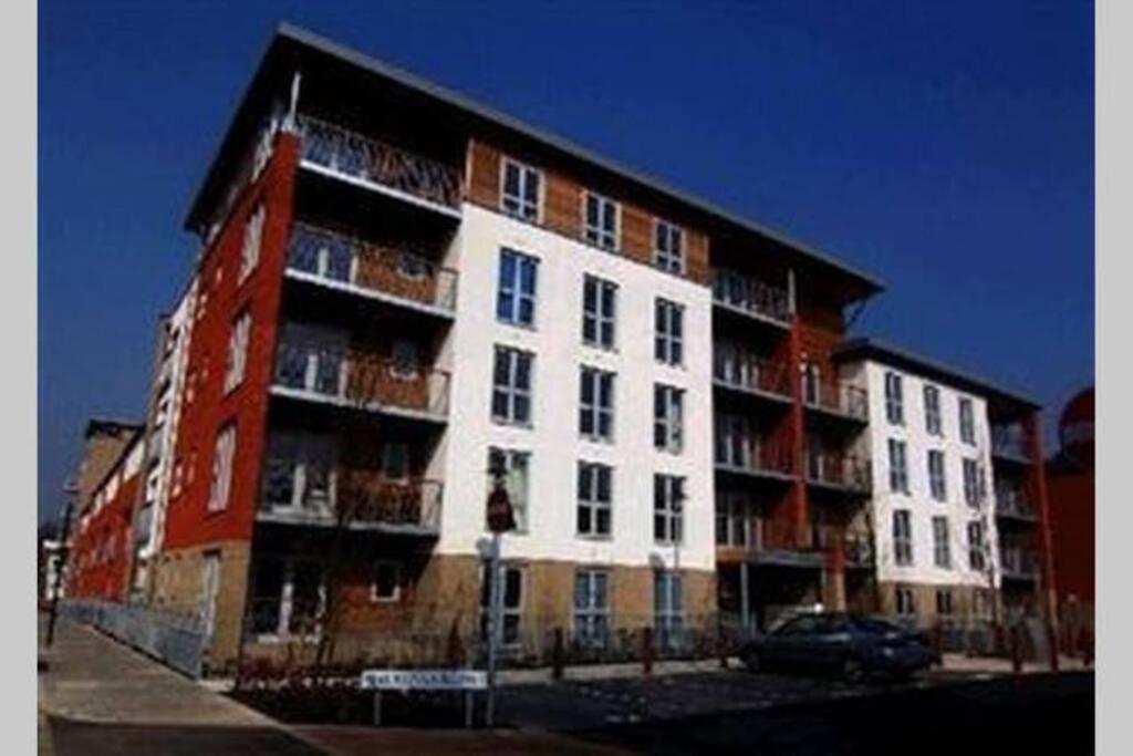 Apartment Superhost 1 Bedroom Flat 15 Mins To Center,zone 2 *