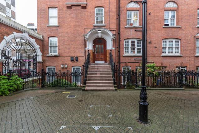 Flat In London