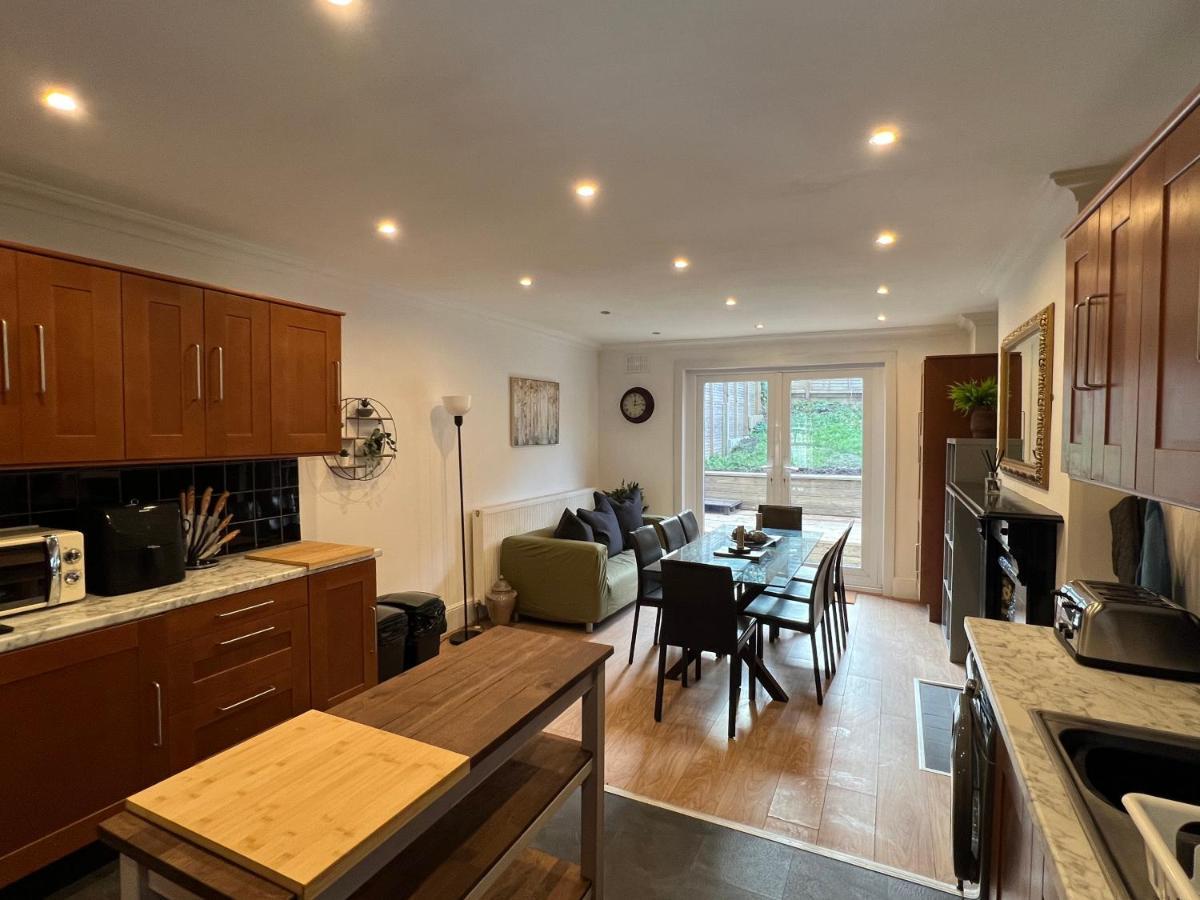 Holiday home 4 Bed House 10 Min Walk To Tube London