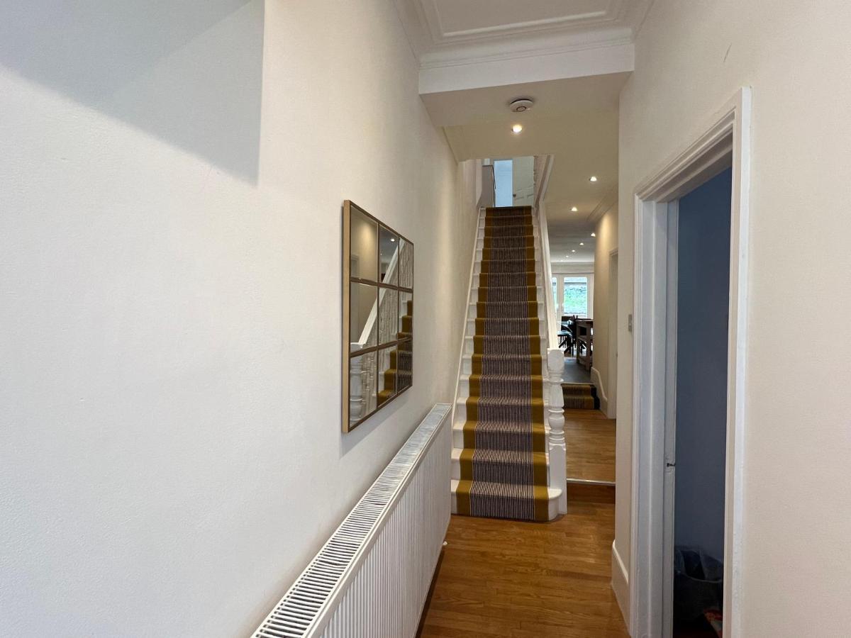 4 Bed House 10 Min Walk To Tube London