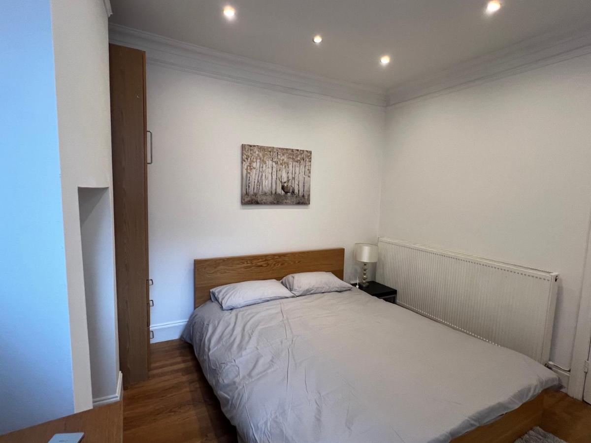 4 Bed House 10 Min Walk To Tube Holiday home London