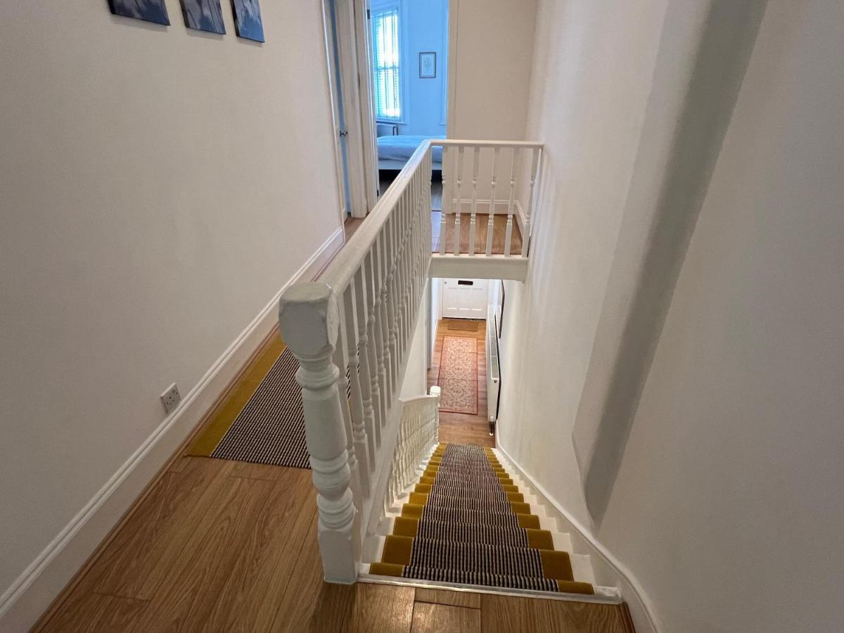 4 Bed House 10 Min Walk To Tube Holiday home *