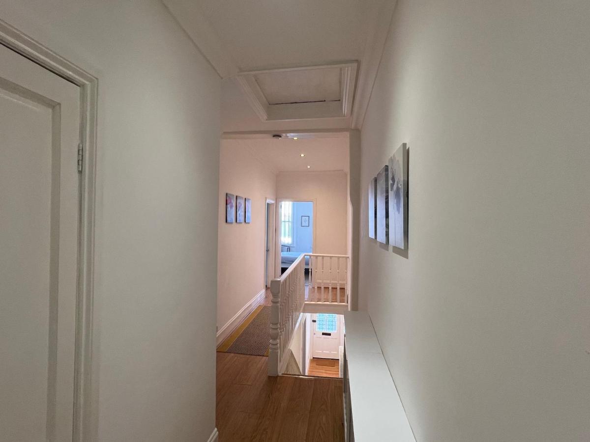 Holiday home 4 Bed House 10 Min Walk To Tube London