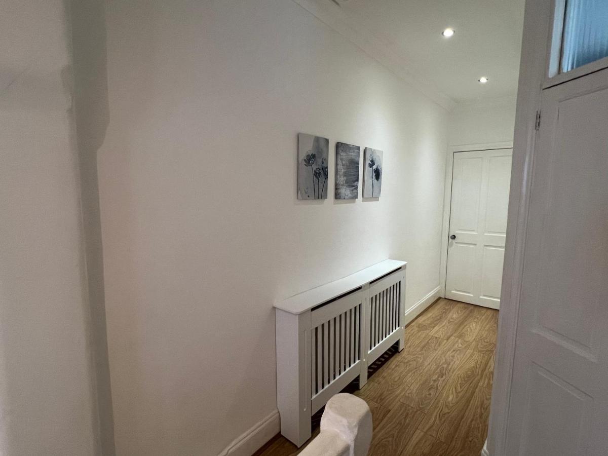 4 Bed House 10 Min Walk To Tube Holiday home *