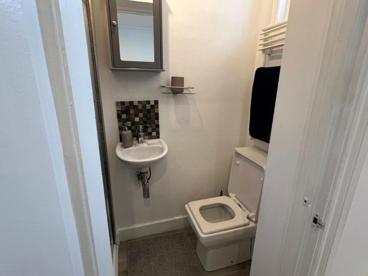 Holiday home 4 Bed House 10 Min Walk To Tube London