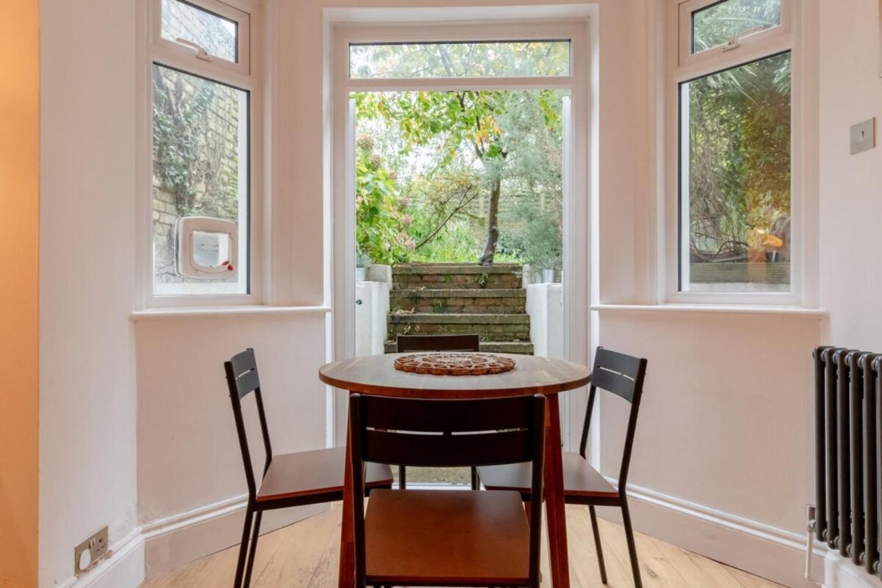 Newly Refurbished 2bd Flat - Wimbledon Village! * London