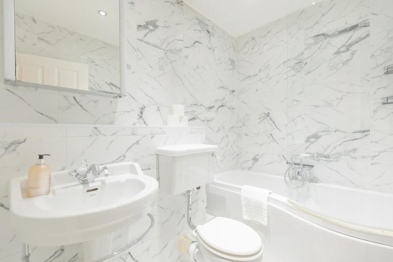 Apartment Newly Refurbished 2bd Flat - Wimbledon Village! London