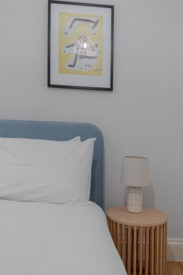 Newly Refurbished 2bd Flat - Wimbledon Village! London