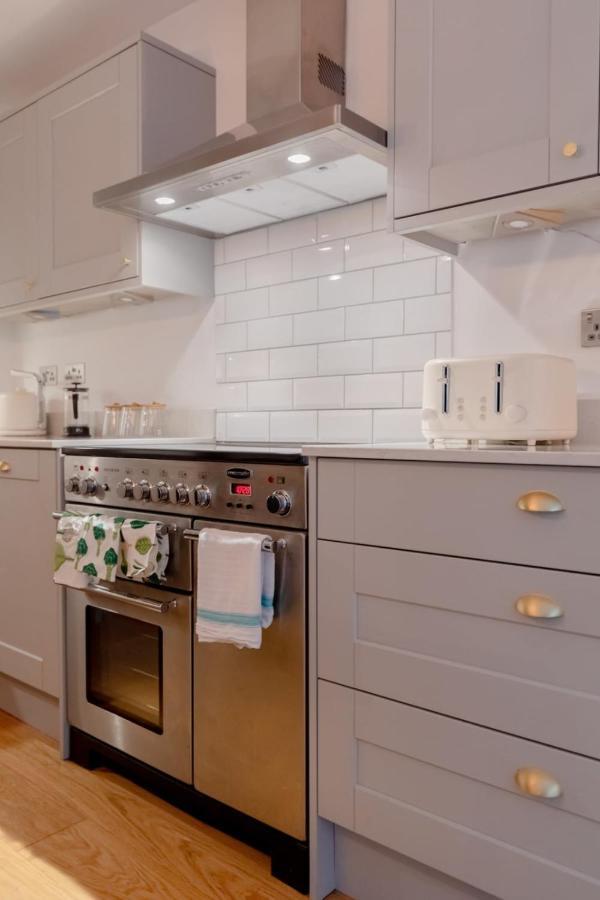 Apartment Newly Refurbished 2bd Flat - Wimbledon Village! *