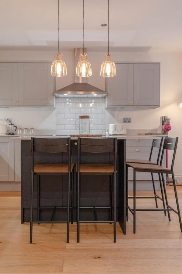 Newly Refurbished 2bd Flat - Wimbledon Village! Apartment
