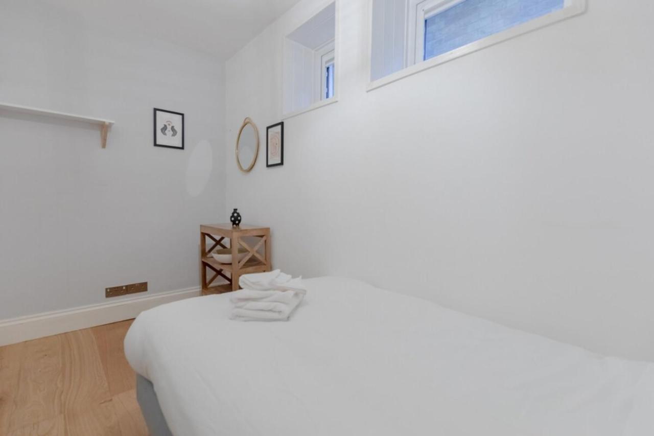 Newly Refurbished 2bd Flat - Wimbledon Village! Apartment London