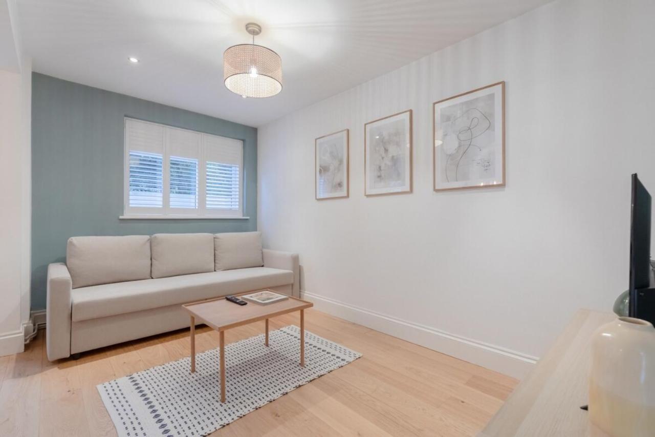 Newly Refurbished 2bd Flat - Wimbledon Village! Apartment London