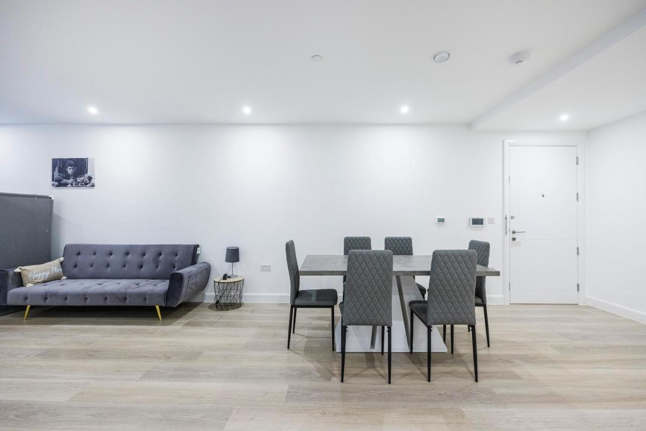 2&3 Bedrooms Near Excel - Modern Spacious For Larger Groups * London