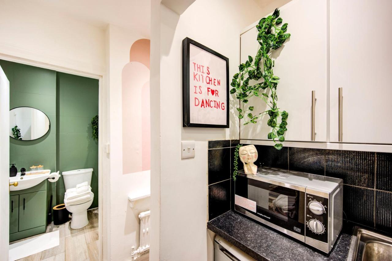 Hyde Park Chic Modern Flat For 4 London