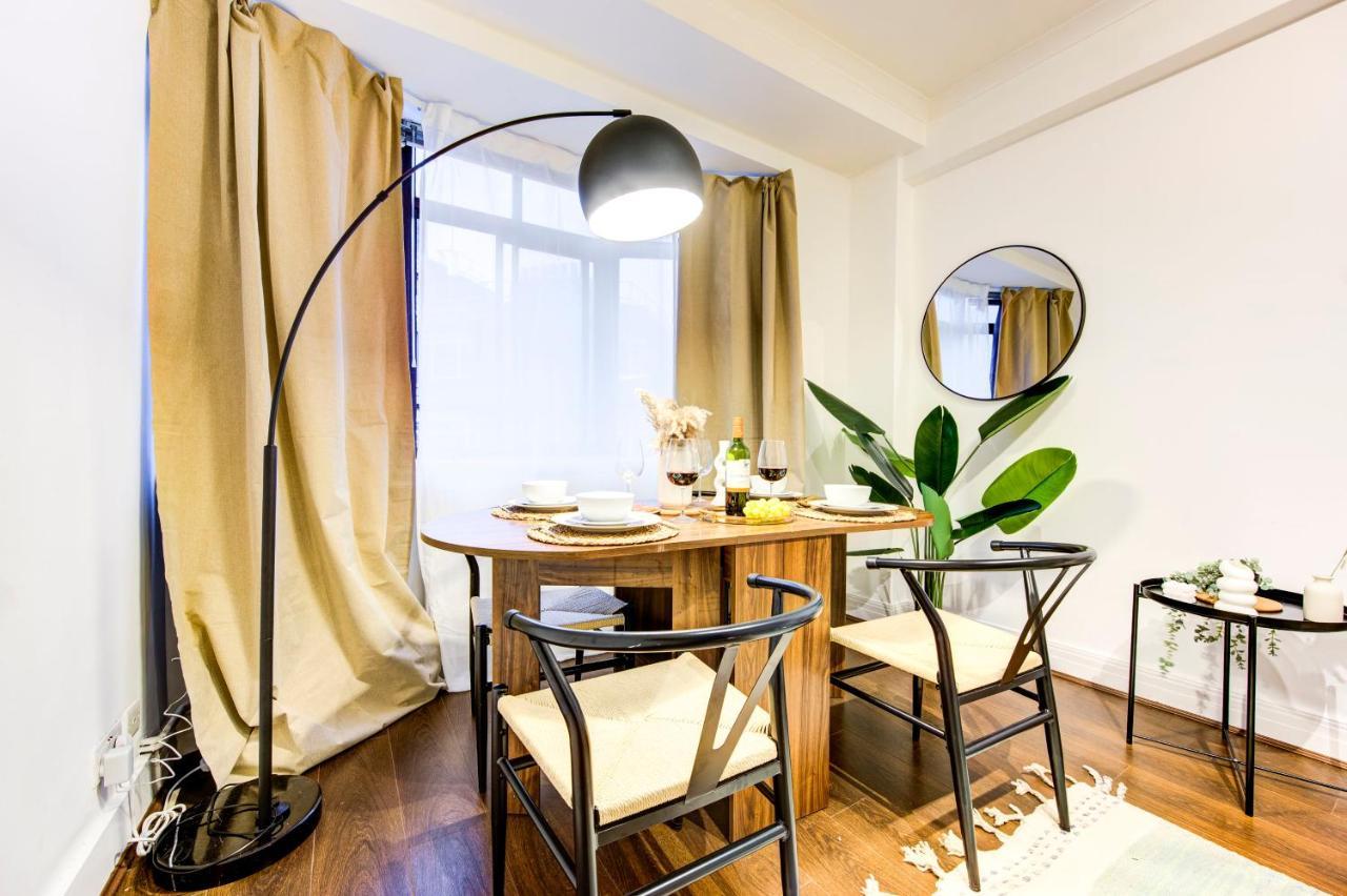 Hyde Park Chic Modern Flat For 4