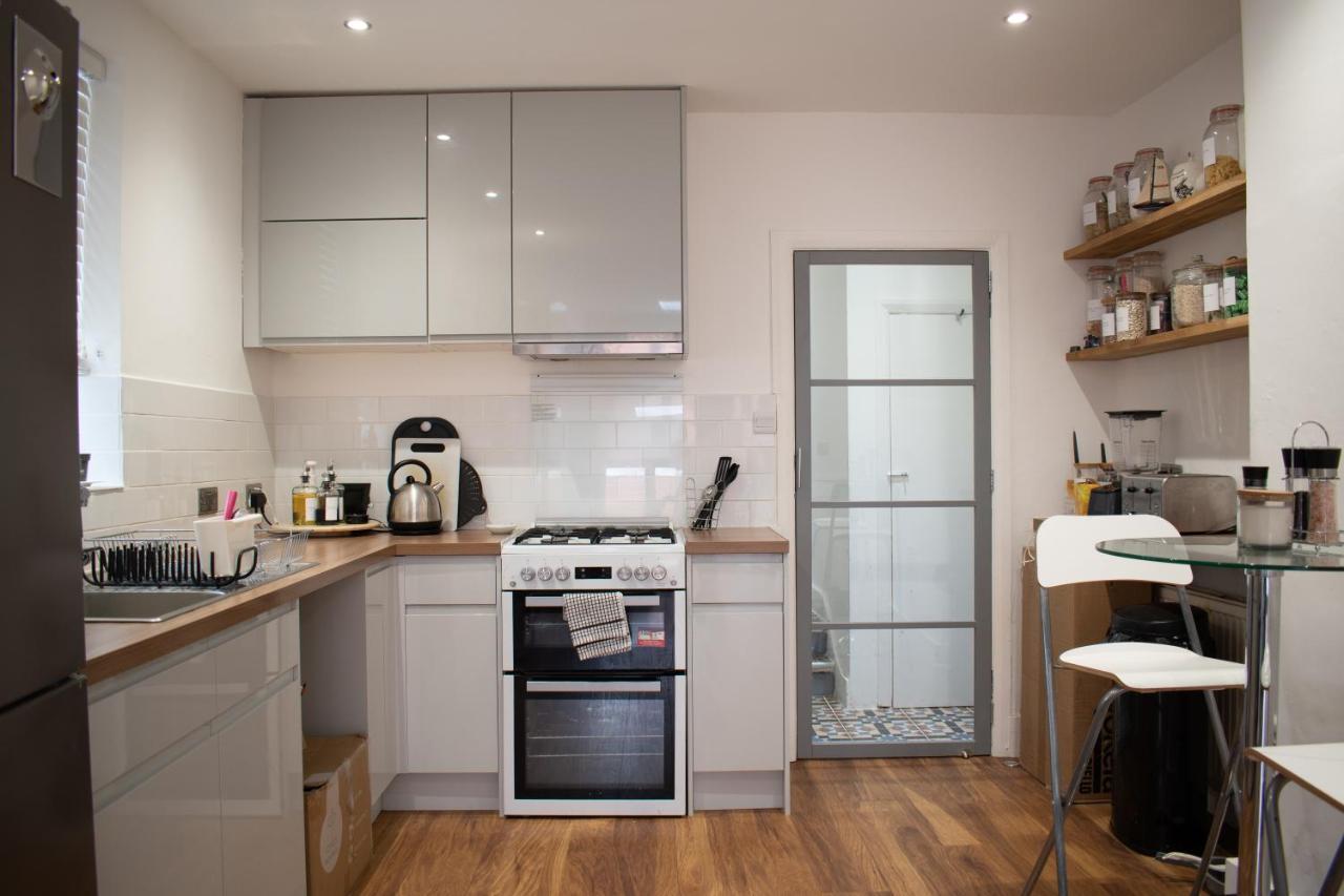 Sw - Stylish One Bedroom With Patio Apartment London