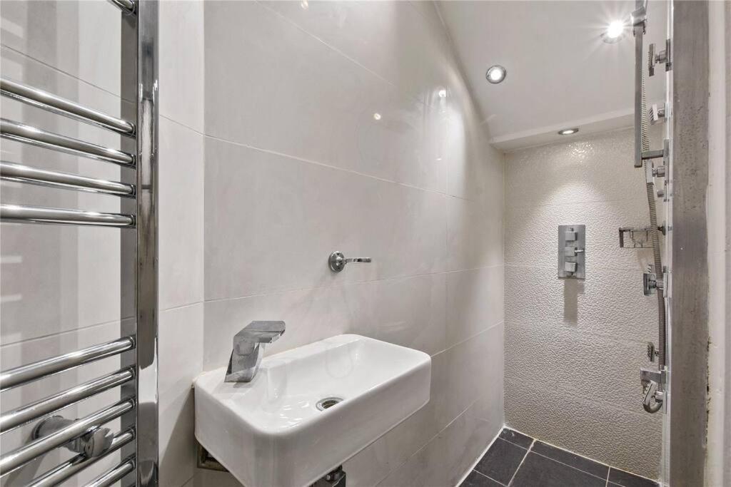 Marylebone 2 Bed Near Harley St & Regents Park Apartment