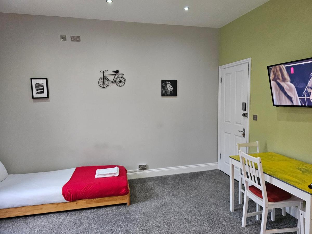Spacious Studio In Apartment