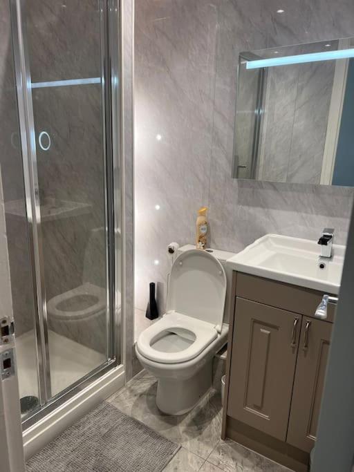 Stunning 2 Bedroom Duplex In The Heart Of Apartment