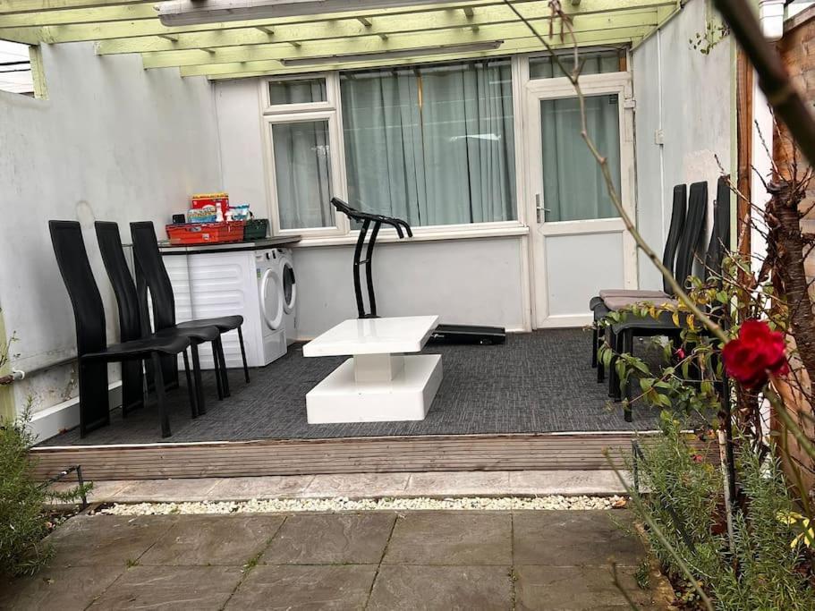 Stunning 2 Bedroom Duplex In The Heart Of Apartment *